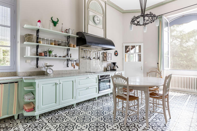 Château - 448 m² - 13 pièces