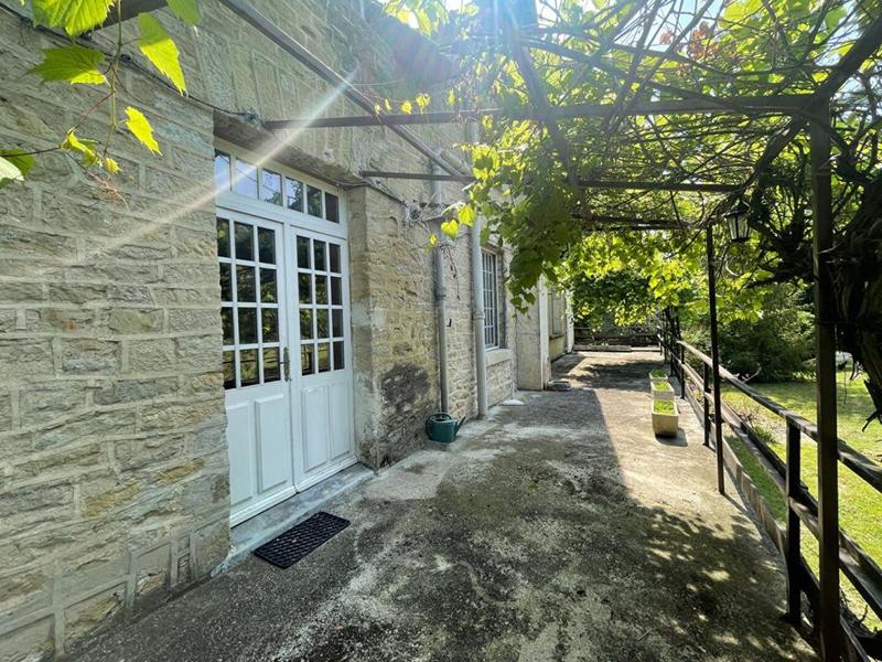 Maison - 260 m² - 8 pièces