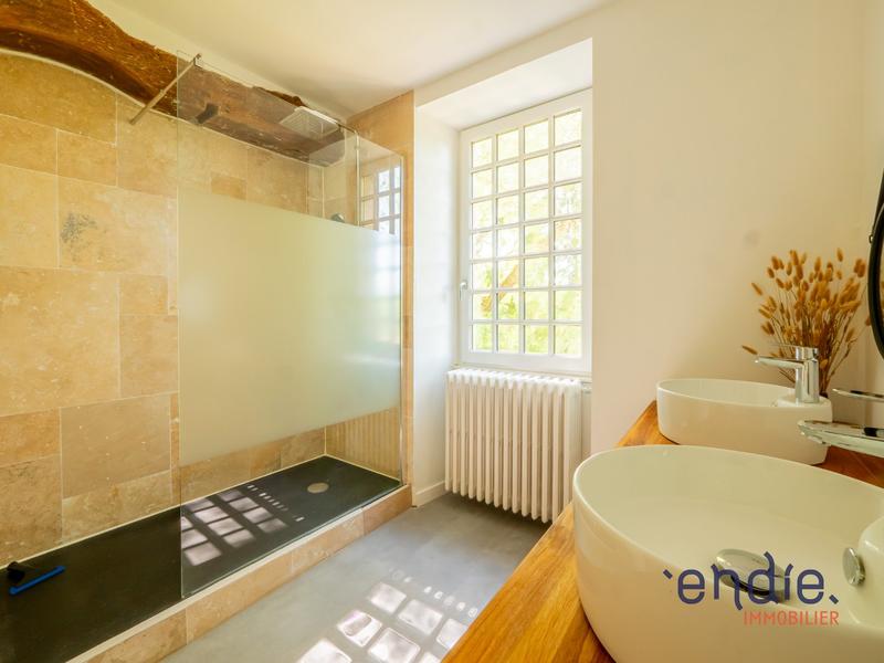 Maison - 450 m² - 16 pièces