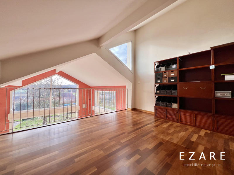 Maison - 180 m² - 6 pièces