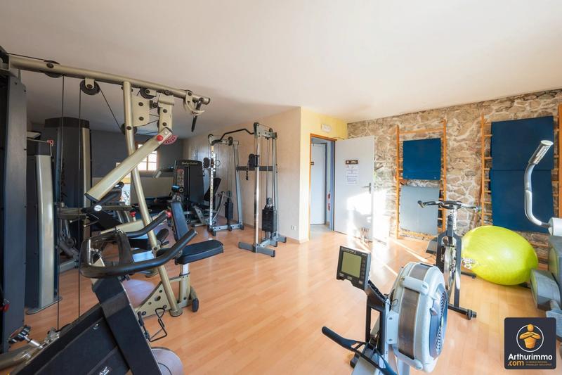 Maison - 520 m² - 15 pièces