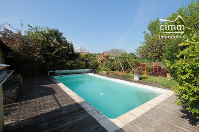 Villa - 100 m² - 5 pièces