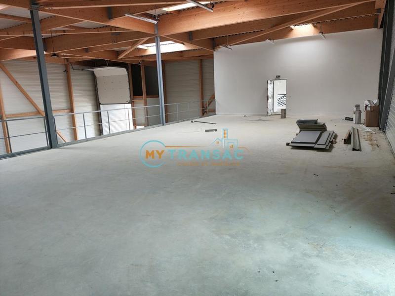Local d'activité / Entrepôt - 718 m²