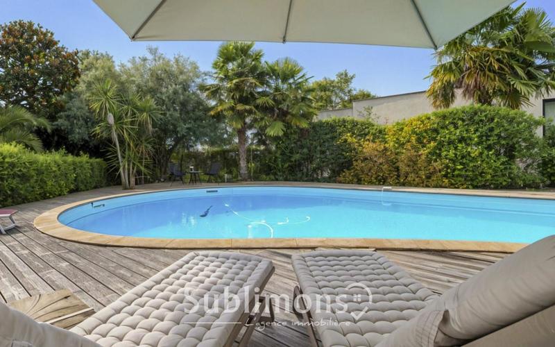 Maison - 240 m² - 9 pièces