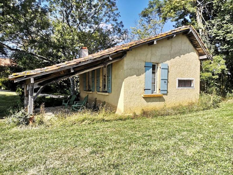 Propriété - 470 m² - 16 pièces