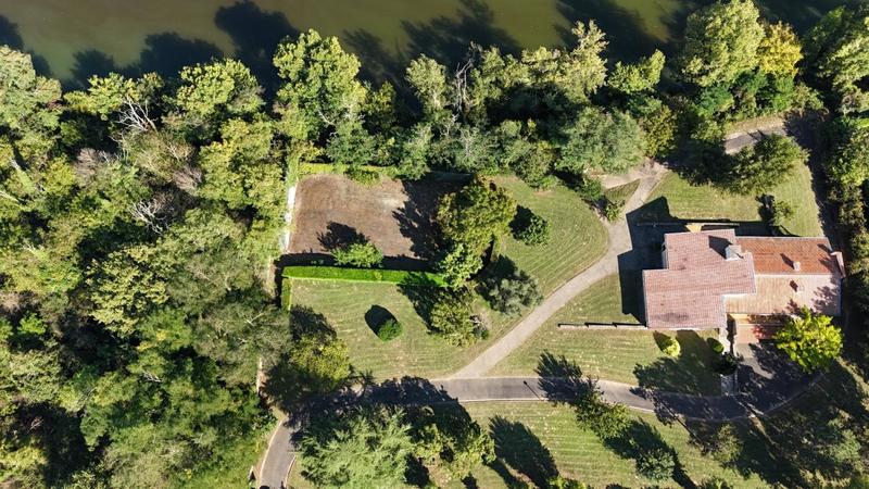 Propriété - 344 m² - 9 pièces