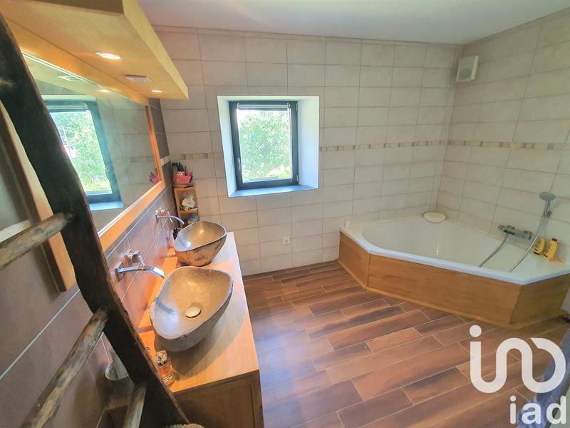 Maison - 360 m² - 8 pièces