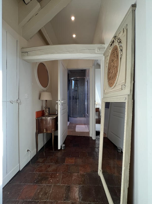 Maison - 250 m² - 8 pièces