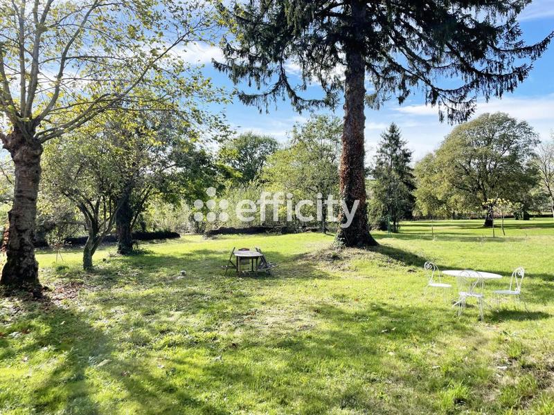 Maison - 274 m² - 8 pièces