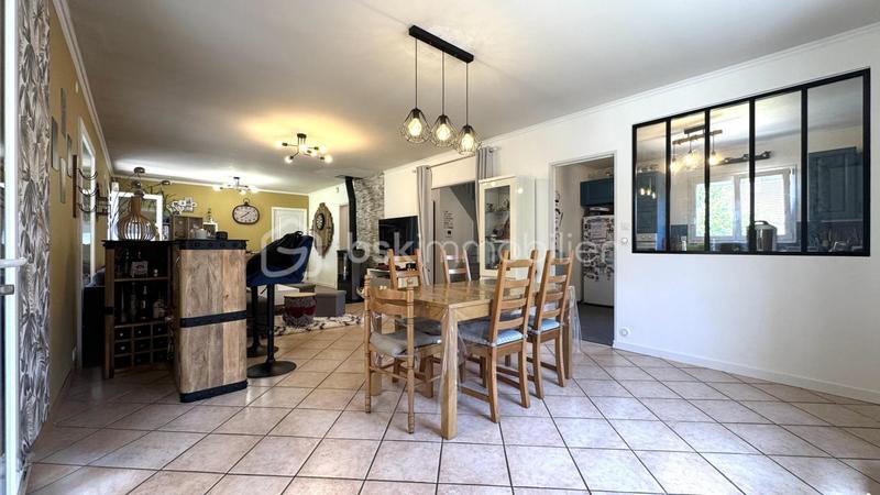 Maison traditionnelle - 223 m² - 8 pièces