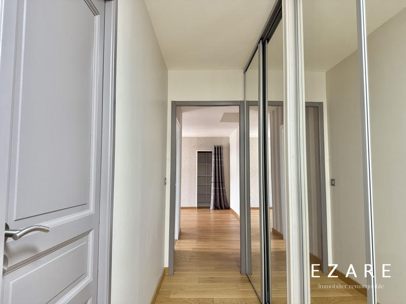 Appartement - 216 m² - 5 pièces