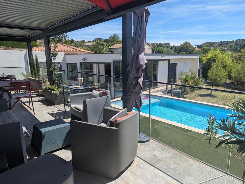 Maison - 220 m² - 6 pièces