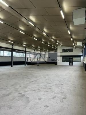 Entrepôt - 738 m²