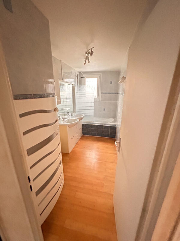 Maison - 137 m² - 6 pièces