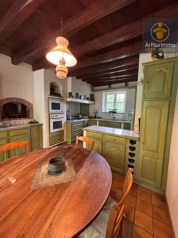 Maison - 280 m² - 11 pièces