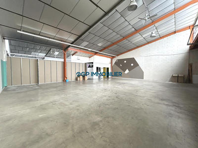 Local commercial - 605 m² - 3 pièces