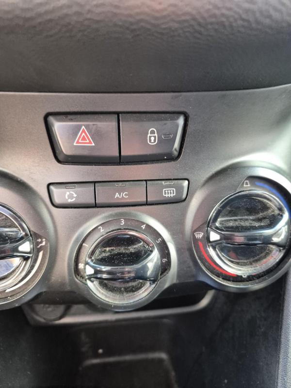 Peugeot 208 1.4 E-Hdi Bmp5 Blue Lion Active 5 portes (juil. 2012) (co2 87)