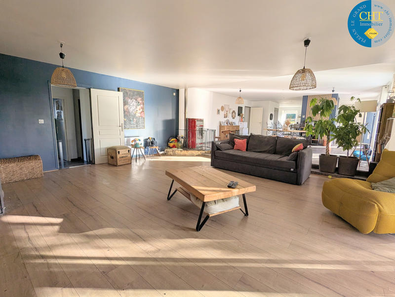 Maison - 230 m² - 6 pièces