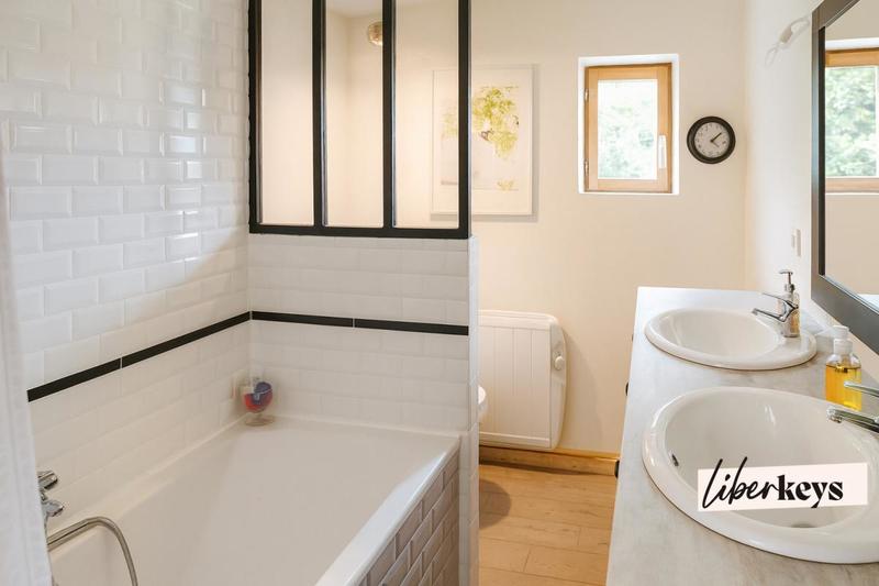 Propriété - 290 m² - 13 pièces