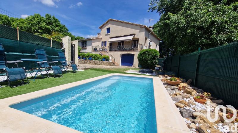 Maison - 196 m² - 9 pièces