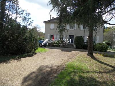 Propriété - 237 m² - 8 pièces