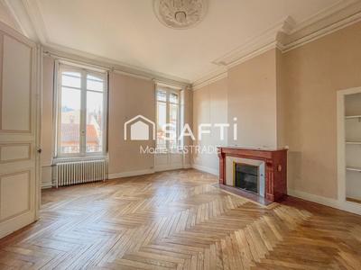 Appartement - 241 m² - 8 pièces