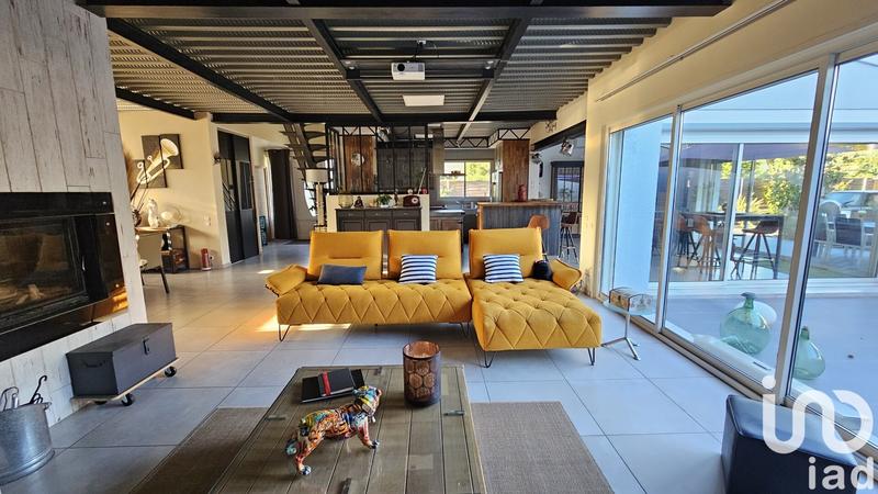 Maison - 214 m² - 7 pièces