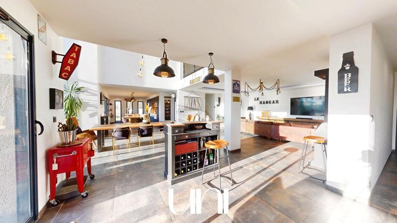 Maison - 317 m² - 9 pièces