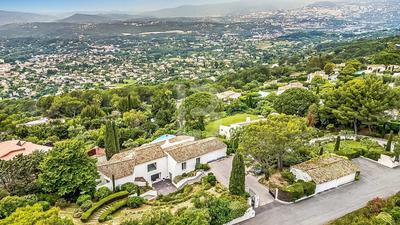 Villa - 587 m² - 8 pièces