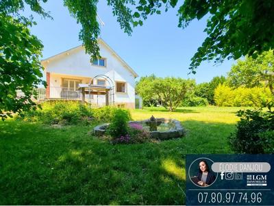 Maison - 185 m² - 7 pièces