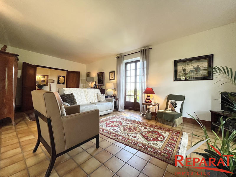 Maison - 202 m² - 7 pièces