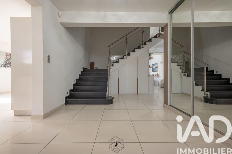 Maison de maîtres - 214 m² - 9 pièces