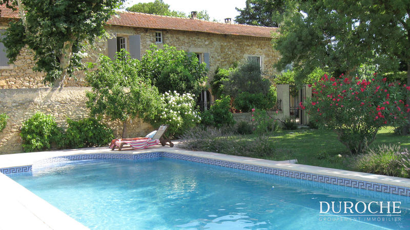 Mas - 318 m² - 11 pièces