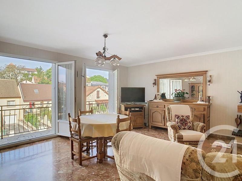 Maison - 279 m² - 12 pièces