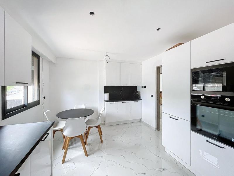 Villa - 337 m² - 13 pièces