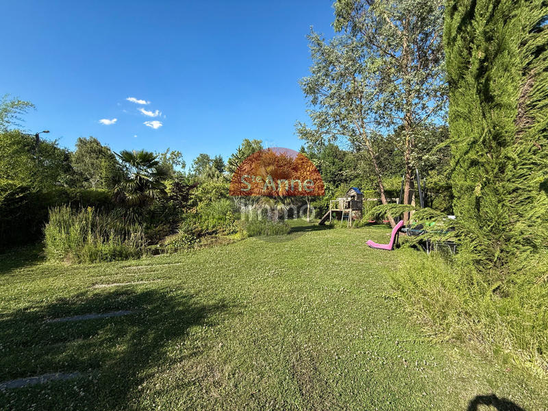 Maison - 230 m² - 6 pièces