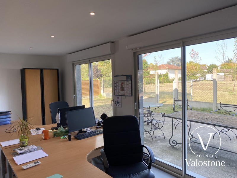 Local d'activités - 105 m² - 4 pièces