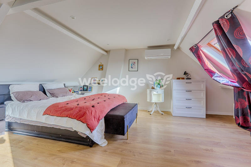 Maison - 213 m² - 6 pièces