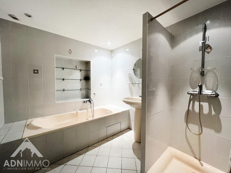 Maison - 300 m² - 10 pièces