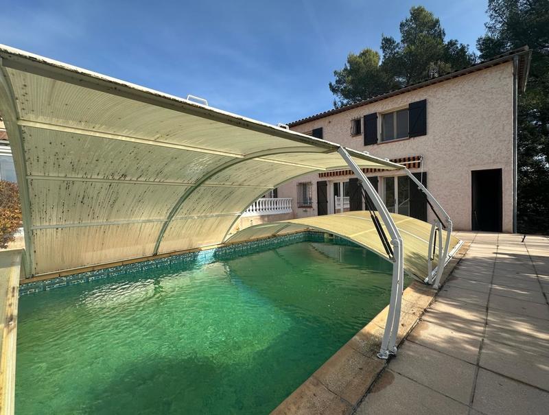 Villa - 182 m² - 8 pièces