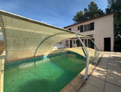 Villa - 182 m² - 8 pièces