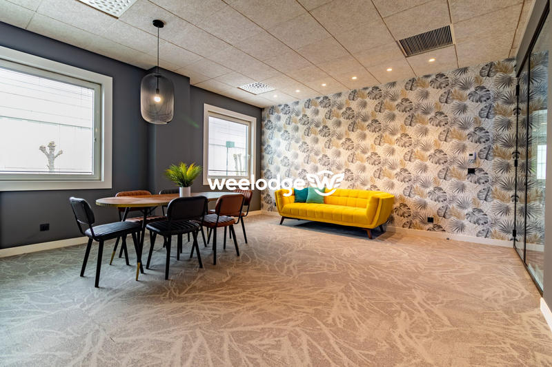 Bureau - 200 m² - 9 pièces