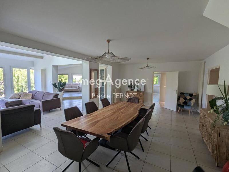 Maison - 240 m² - 8 pièces