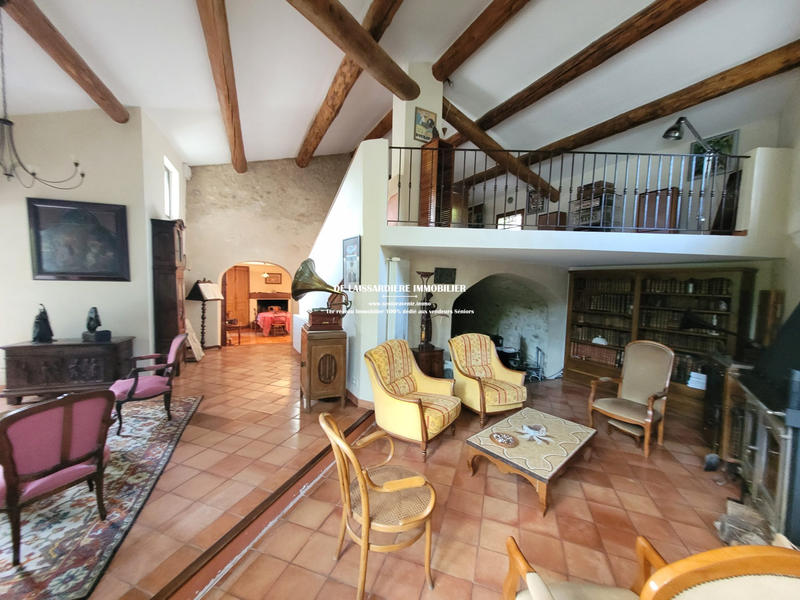 Villa - 260 m² - 9 pièces