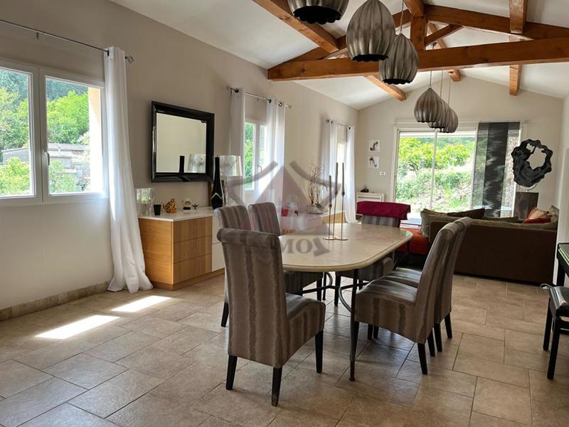 Maison provençale - 217 m² - 6 pièces