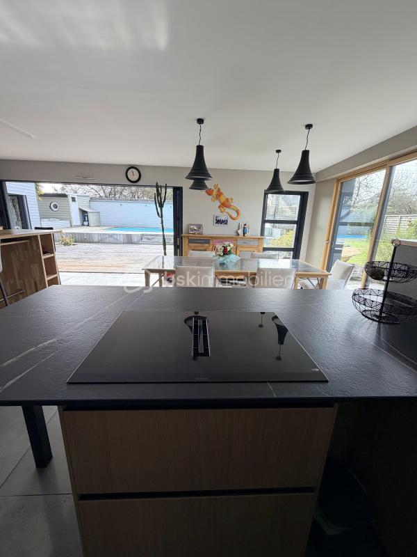 Maison - 270 m² - 10 pièces