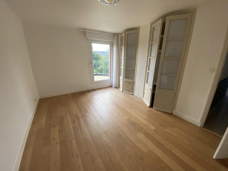 Maison - 239 m² - 10 pièces