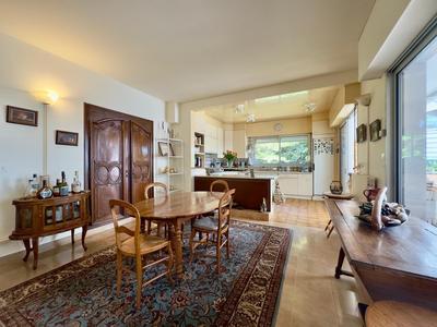 Villa - 328 m² - 8 pièces