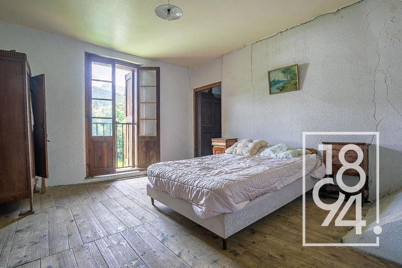 Maison - 300 m² - 4 pièces