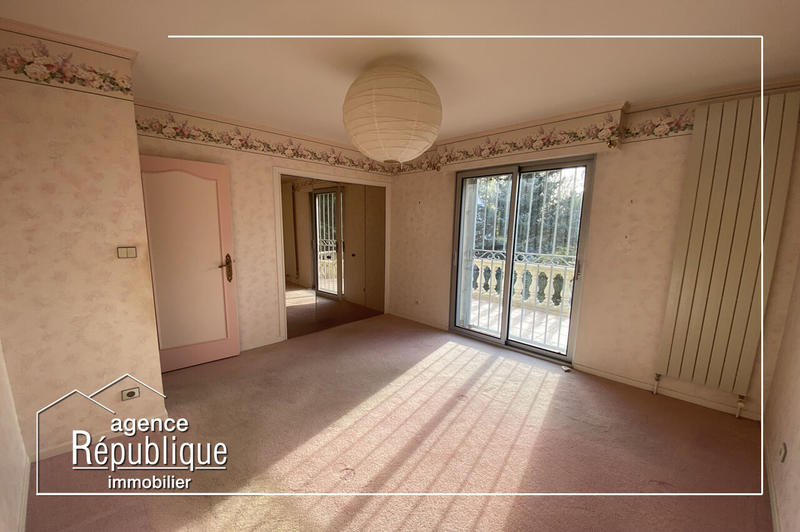 Maison - 275 m² - 9 pièces